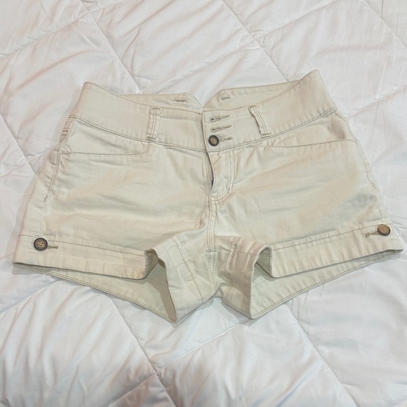 NWOT UNIONBAY High Waist Cream Shorts size 5 - Picture 5 of 5
